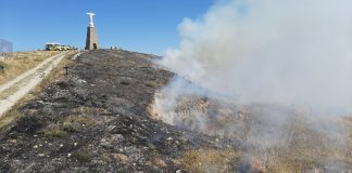 Quema preventiva en las laderas de Cerro del Castillo de Huete por efectivos del Infocam