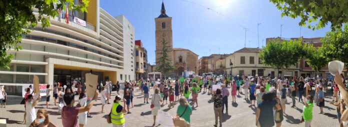 Manifestación contra la instalación de una macrogranja en Quintanar del Rey