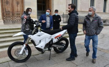 La Diputación patrocina a los pilotos conquenses que participarán en la próxima edición del Dakar