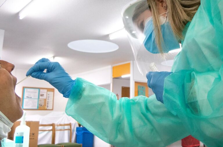 La Consejería de Sanidad rechaza la estrategia de test masivos e indiscriminados