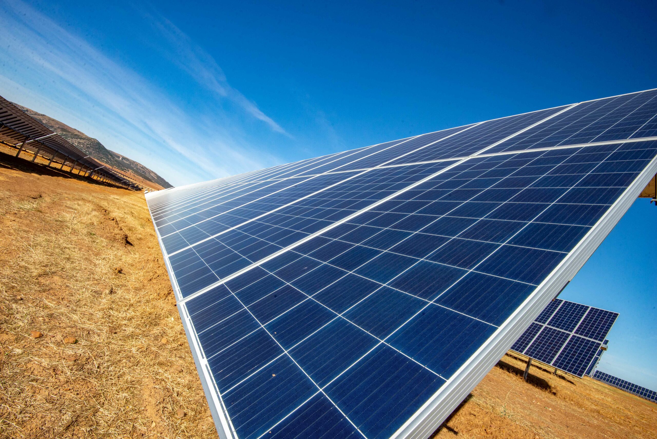 Planta solar fotovoltaica de 100kW en techo de cubierta industrial. (Sant  Pere Pescador-Girona), Ingeniería especializada en el sector energético.