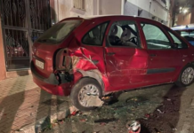 Un vehículo se da a la fuga tras chocar contra un coche aparcado en la calle Cristo del Amparo