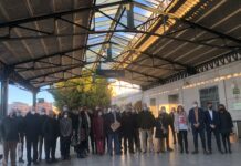 Los defensores del tren convencional exhiben su pluralidad y unión antes de la manifestación del domingo