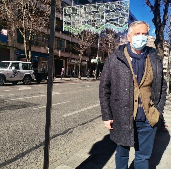 Paco Cañizares en la calle Fermín Caballero de Cuenca