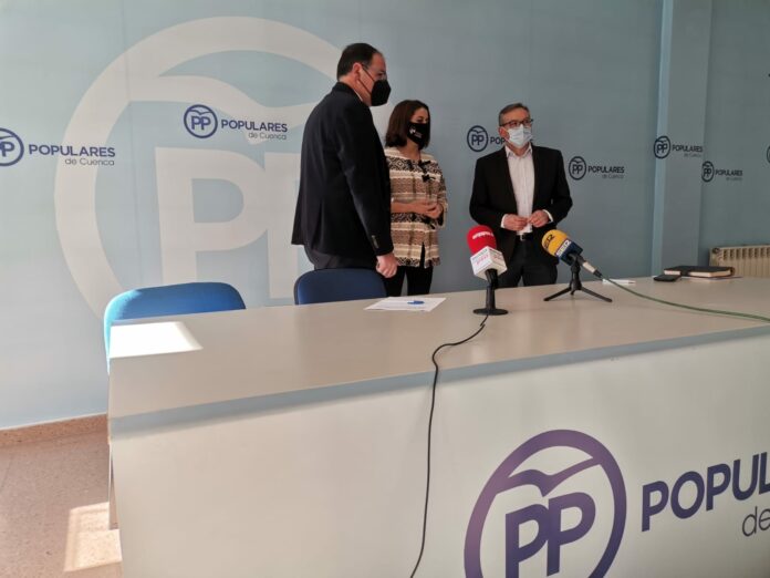 Benjamín Prieto con la alcaldesa de Teruel, Emma Buj