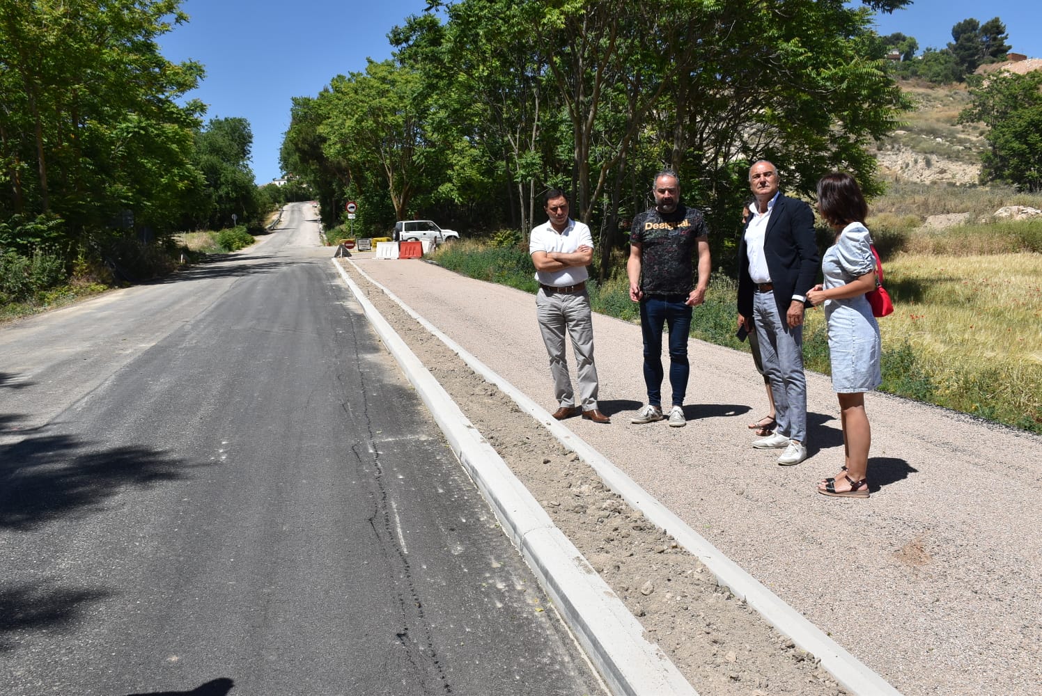 Comienza el asfaltado del carril peatonal que unirá Tarancón con la ermita de la Virgen de Riánsares