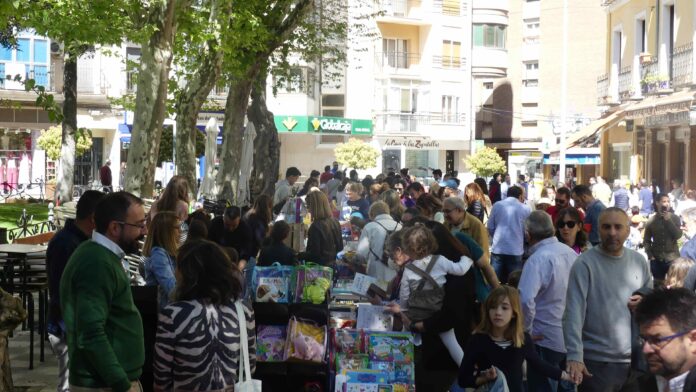 Día del libro en la plaza de la Hispanidad. FOTO: Archivo