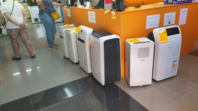 Imagen de varios 'pingüinos', aparatos portátiles de aire acondicionado