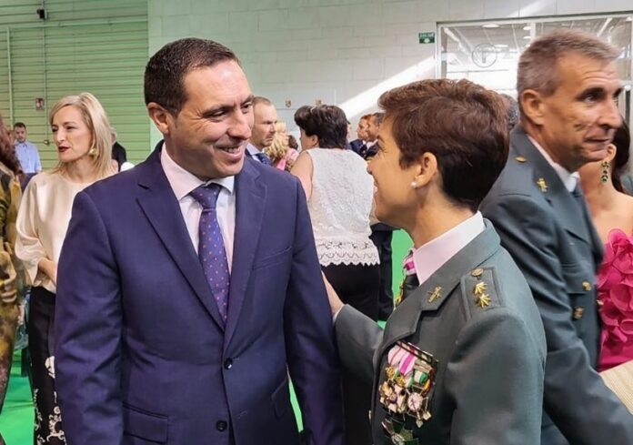 Alvaro Martínez Chana con la Guardia Civil