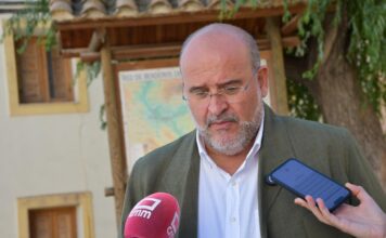 Martínez Guijarro reivindica Santa Cruz de Moya como “faro de la libertad y la democracia”