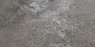Foto de archivo de hielo en una calzada