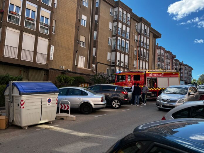 Actuación de los Bomberos en la calle San Damián.