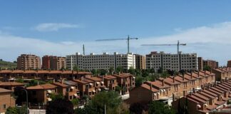 Viviendas y grúas