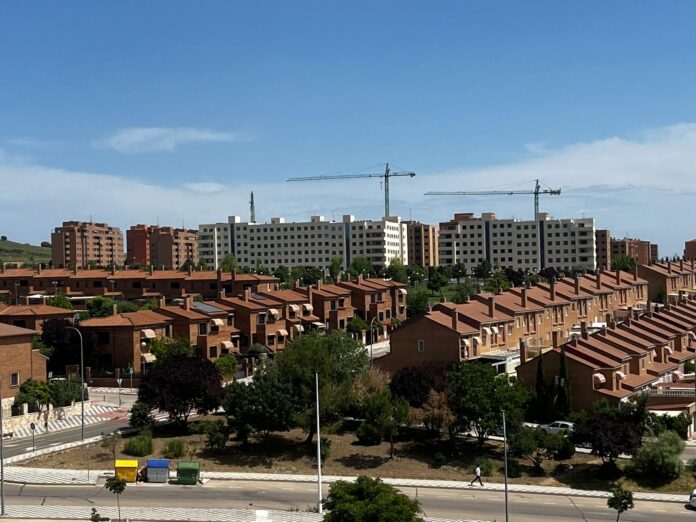 Viviendas y grúas