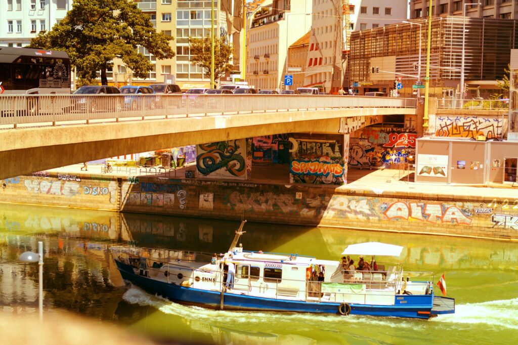 Canal del Danubio Karmeliter District © WienTourismus/Erli Grünzweil