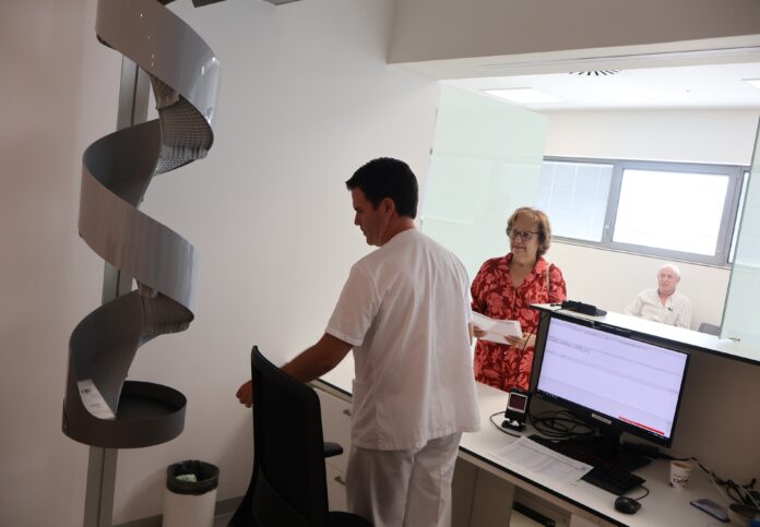 FotoConsultaAtenciónFarmacéuticaHUCU (1)