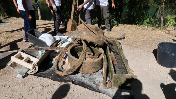 Basura sacada del Júcar. Foto: Club Apnea Cuenca