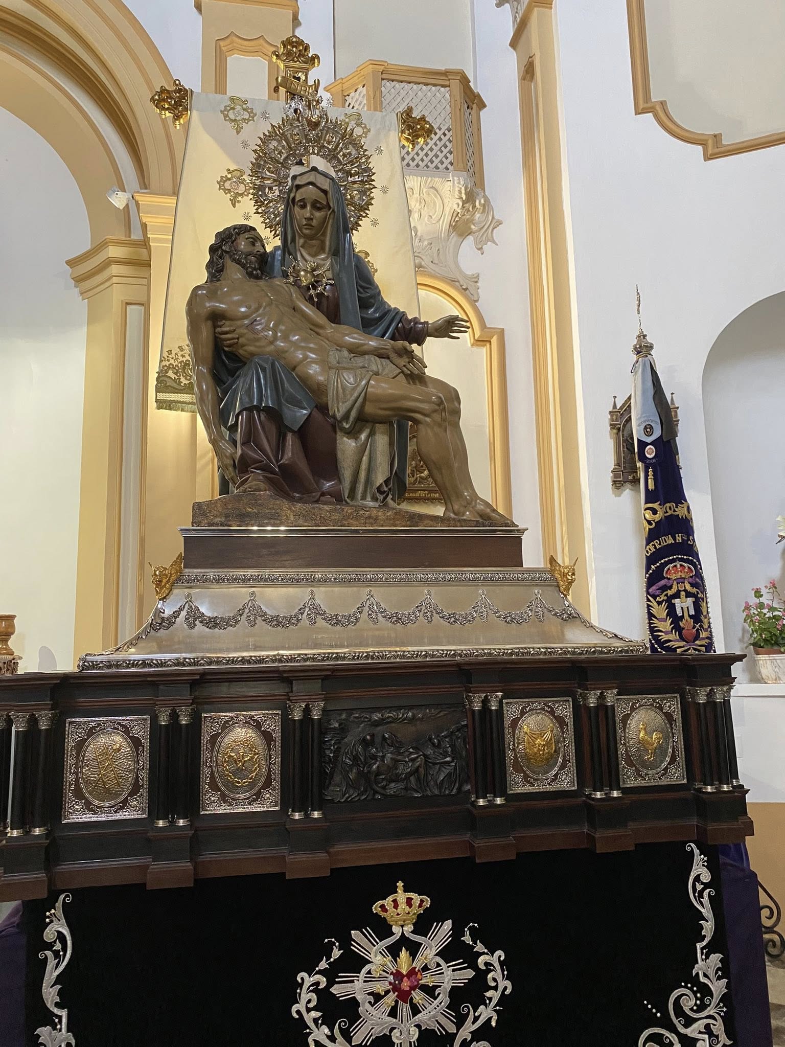 La Virgen de las Angustias presenta este viernes un libro para conmemorar cien años de historia