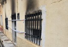 Incendio en Los Tiradores: una mujer es trasladada al Hospital Virgen de la Luz por inhalar humo