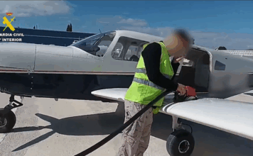 Investigan a una empresa de paracaidismo en Casas de los Pinos por irregularidades en sus actividades