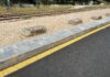 Ponen topes de piedra para impedir el aparcamiento fuera de las plazas del parking del Paseo de San Antonio