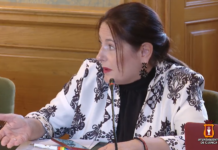 La grúa de carga retirada de los terrenos ferroviarios se colocará en la nueva rotonda de Hermanos Becerril