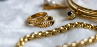 Robo en Arcas: joyas, relojes y dinero en metálico