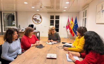 López valora el papel de la prensa local: «Conectan a los vecinos, reflejan sus realidades y vertebran el territorio»