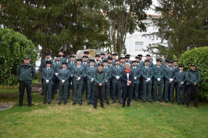 2025-11-13 Subdelegada recibe a los 42 nuevos guardias civiles- foto grupo