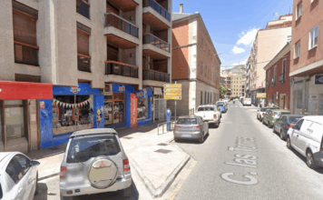 Prohibido aparcar este jueves y viernes en la calle Las Torres por la limpieza de un colector