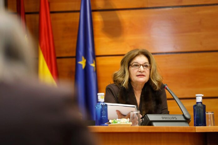 Carmen Amores, directora general de CMM, durante la comparecencia en las Cortes