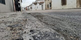 Comienzan las obras de la travesía de Almodóvar del Pinar, que obligan a cortar la CM-220 hasta Motilla