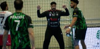 El REBI Cuenca sigue sin puntuar fuera: se estrella en Nava contra el cansancio, los árbitros y Buda (33-32) Nava-Cuenca. Foto: Daniel Pérez