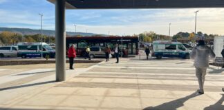 Autobús a las puertas del Nuevo Hospital.