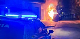 Un incendio en contenedores en Diego Jiménez deja daños en un inmueble contiguo