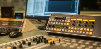 La Escuela Municipal de Cine imparte un curso gratuito para iniciarse a la grabación de sonido en estudio