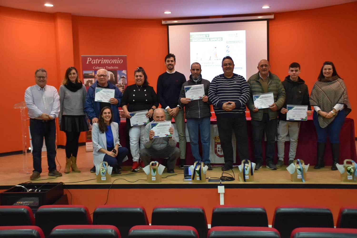 Diez operadores de Placas Solares se forman en Villamayor de Santiago ante la instalación del parque fotovoltaico