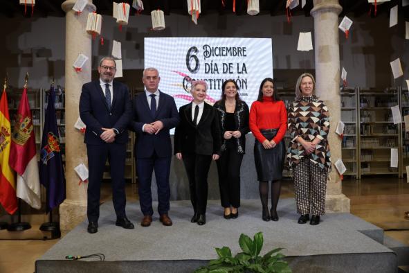 Paralelismos entre la Transición y el clima político regional marcan el acto por la Constitución en CLM