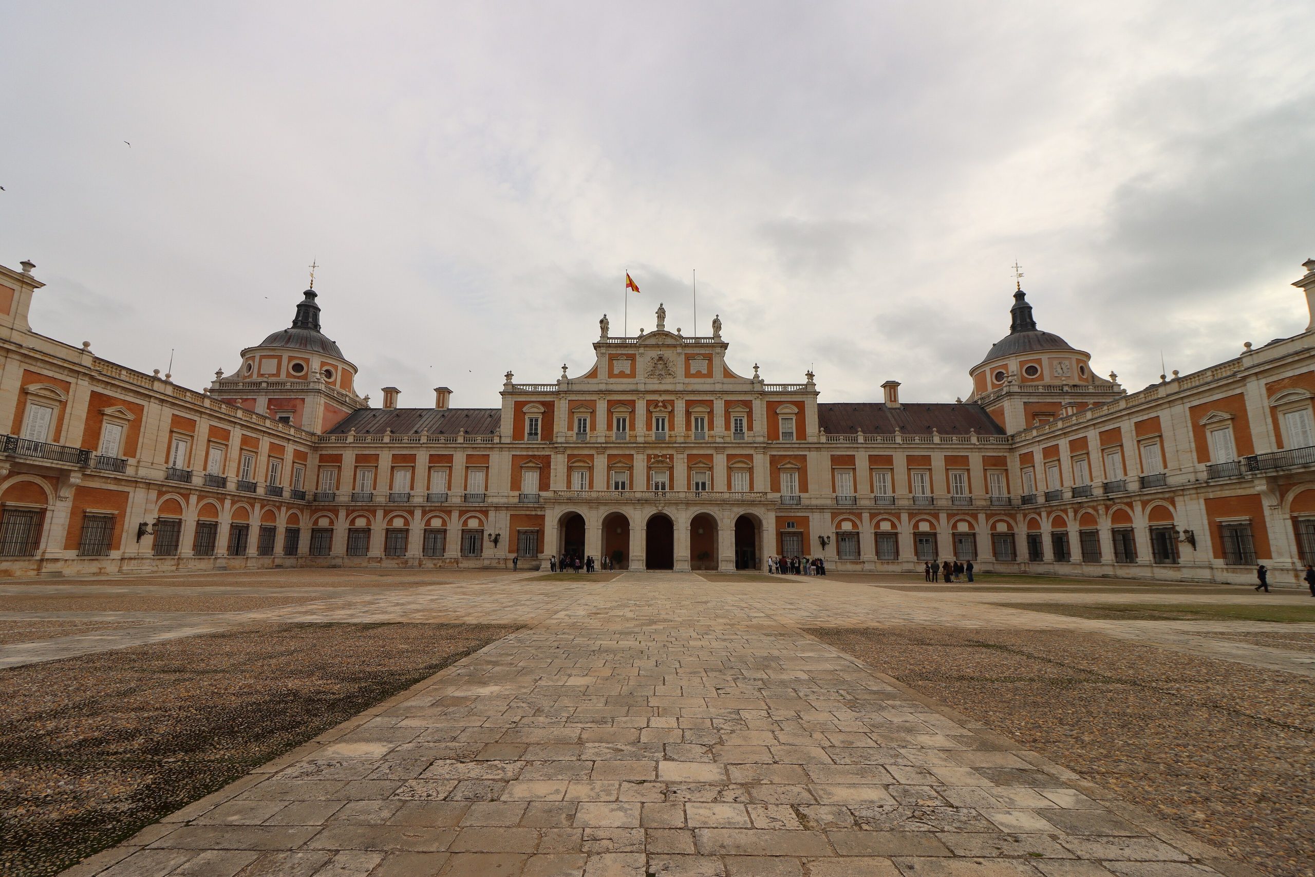 Cinco localidades entre Cuenca y Toledo para descubir y disfrutar este fin de semana Palacio Real de Aranjuez. Foto: Dracena. Licencia Crative Commons 4.0