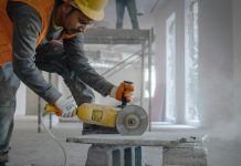 Albañiles, fontaneros, conductores… los extranjeros asumen las profesiones que necesitan más trabajadores