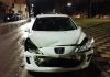 Un coche pierde el control y choca contra otros tres esta madrugada en la calle Río Guadarroyo