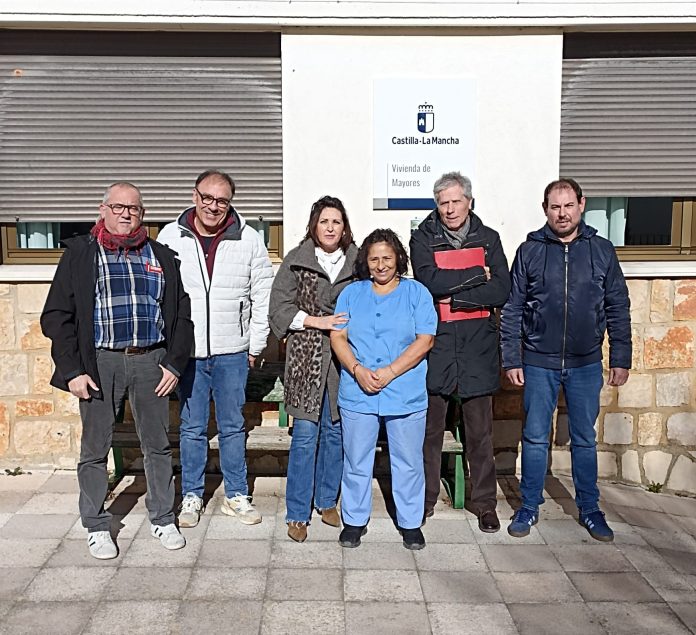 trabajadoras concejal Ayto Villalba Sierra RLT CCOO apoyo viviendas mayores