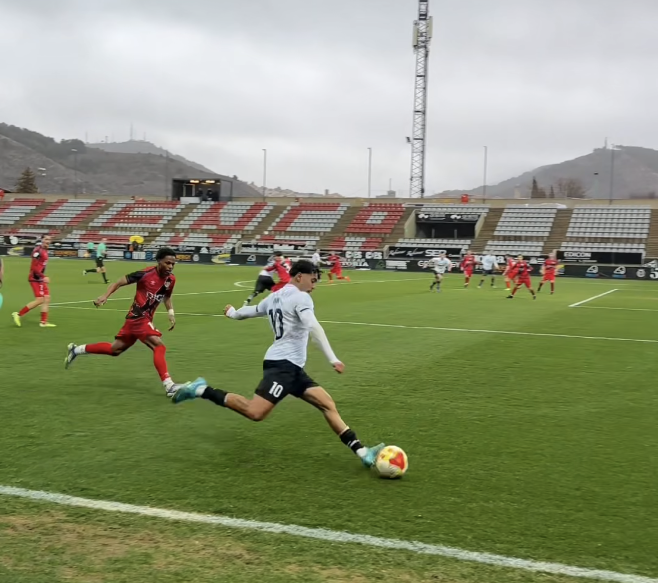 El Conquense firma una remontada épica en apenas un minuto ante el Rayo Vallecano B