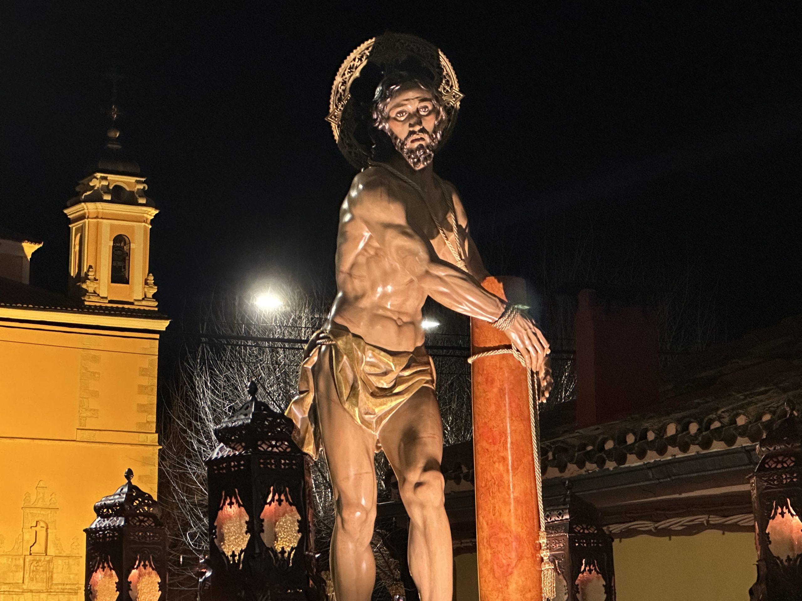 La devoción llena las calles de San Antón para acompañar a Jesús Amarrado a la Columna en su Vía Crucis