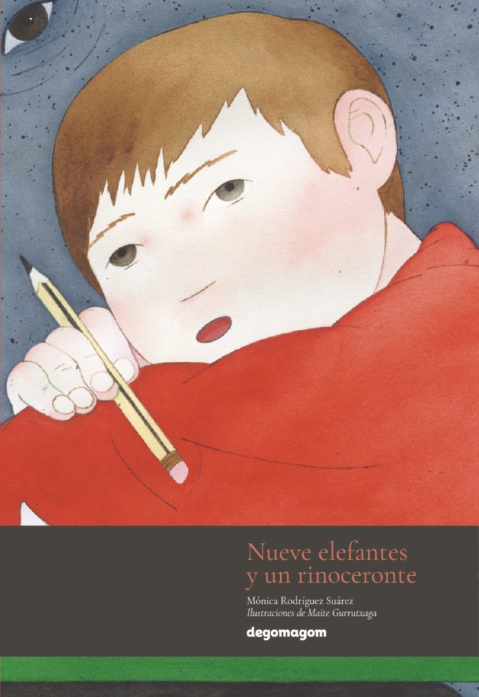 NUEVE ELEFANTES Y UN RINOCERONTE
