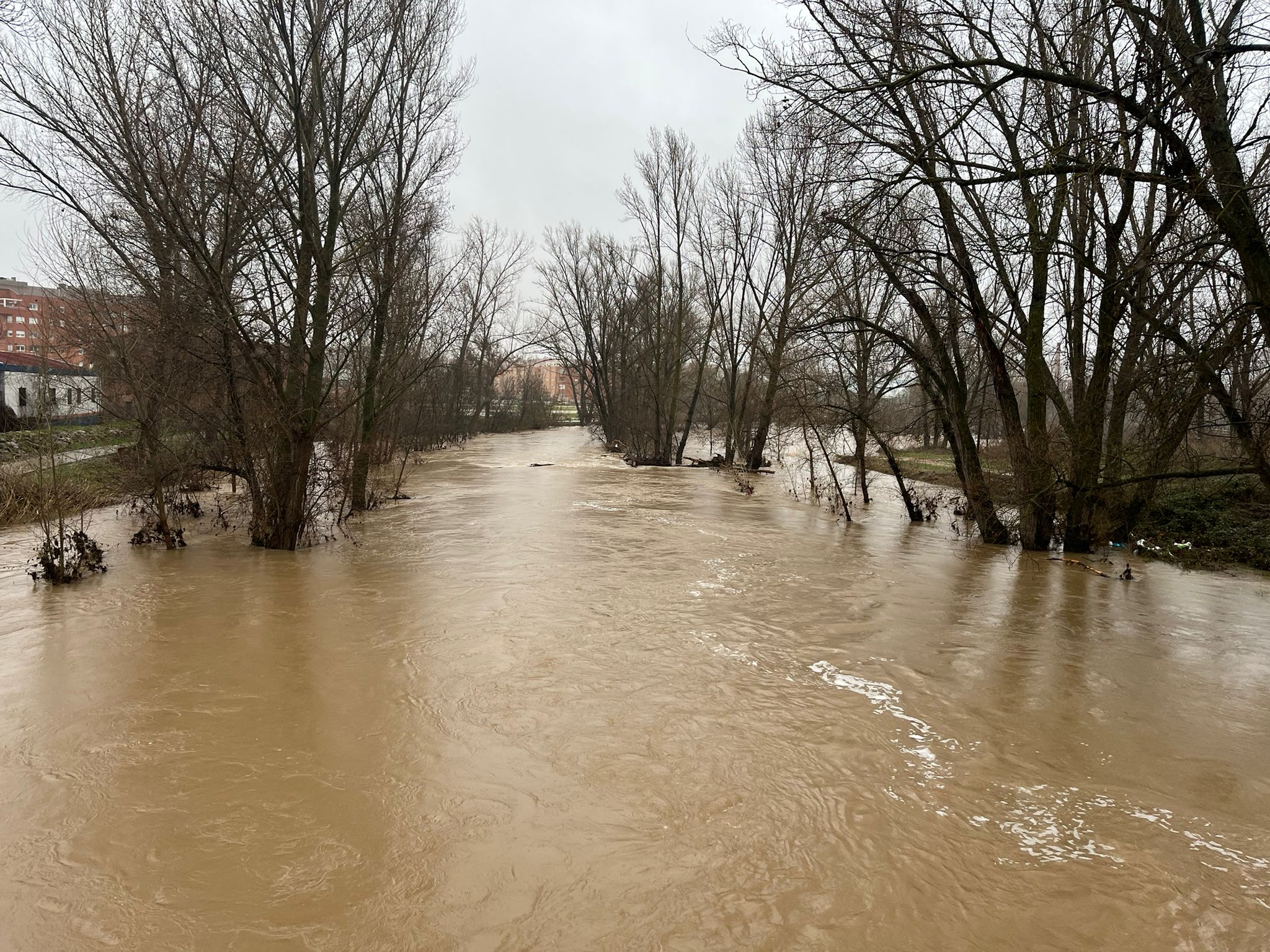 El caudal del Júcar a su paso por Cuenca baja de nivel hasta los 124m3/s