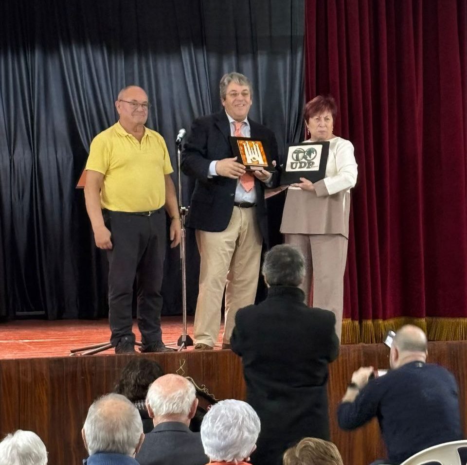 Justo Mora recibe su reconocimiento de conquense del año por la Casa de Cuenca en Barcelona
