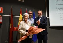 Cuenca condensa su admiración y cariño por Raúl del Pozo en un homenaje con su hermana Angelines