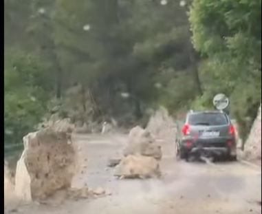 Piedras en la calzada. IMAGEN: ASAJA Cuenca