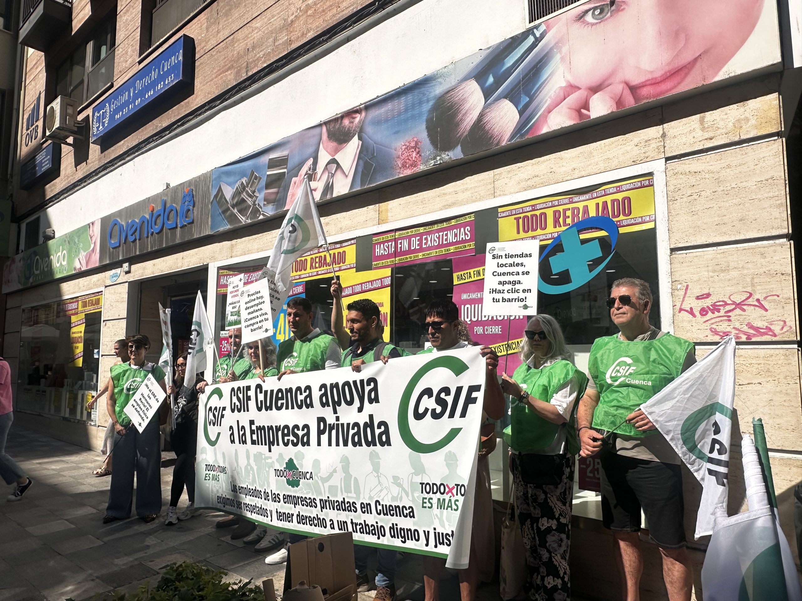Las trabajadoras de Perfumerías Avenida agotan el plazo para organizarse sin saber sus condiciones de salida